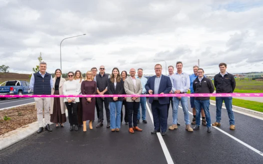 urban-real-estate-lochinvar-ridge-udia-award-finalist-mayor cutting ribbon