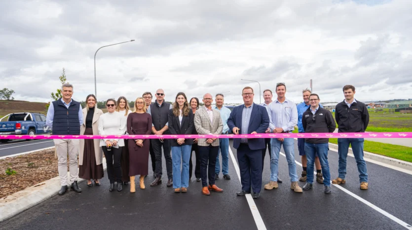 urban-real-estate-lochinvar-ridge-udia-award-finalist-mayor cutting ribbon
